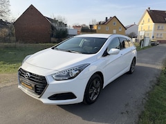 Bild des Angebotes Hyundai i40 1.Hand*AHK*Tempomat*Alu*USB*GARANTIE*HU/AU NEU