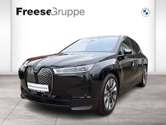Bild des Angebotes BMW iX xDrive40 Head-Up HK HiFi DAB LED RFK Shz