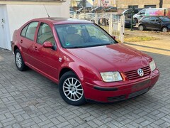 Bild des Angebotes VW Bora Bora 1.6 NUR 120TKM*PDC*ALU*GLASDACH*KLIMA