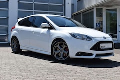 Ford Focus ST Lim. *Recaro*Ford Servicegepfl.*
