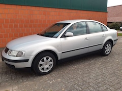 Bild des Angebotes VW Passat 1.6 Edition 1.Hand erst 113000 Km.