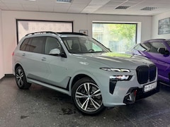 Bild des Angebotes BMW X7 40d xDRIVE M-SPORT SKYLOUNGE LIFT HUD 7-SITZE