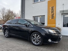 Bild des Angebotes Toyota Avensis Kombi Edition = Rollstuhllift Ladeboy S2