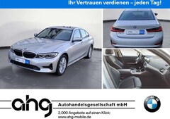 Bild des Angebotes BMW 318 d Glasdach Sportsitze PDC HIFI Durchlade