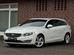 Bild des Angebotes Volvo V60 Kombi Summum AWD*LEDER*NAVI*AHK*SCHIEBEDACH*