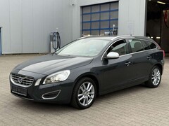 Bild des Angebotes Volvo V60 Kombi Summum *Leder *Standheizung *Automatik