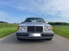 Bild des Angebotes Mercedes-Benz E 300 W124