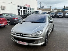 Bild des Angebotes Peugeot 206 CC Roland Garros TÜV NEU !!! LEDER/AUTOMATIK