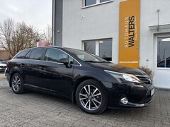 Bild des Angebotes Toyota Avensis Kombi Edition = Rollstuhllift Ladeboy S2