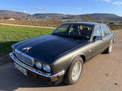 Jaguar XJ 40