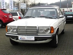Bild des Angebotes Mercedes-Benz 200 W123 Oldtimer*Automatik*Schiebedach*