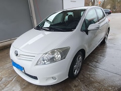 Toyota Auris Limousine