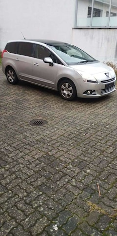 Bild des Angebotes Peugeot 5008 e-HDI FAP 115 EGS6 Stop&Start Active