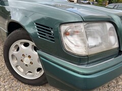 Bild des Angebotes Mercedes-Benz E 300 D TURBODIESEL KLIMA + AUTOMATIK 147 PS