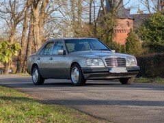 Bild des Angebotes Mercedes-Benz 220 W124 220 E Automatik Schiebedach