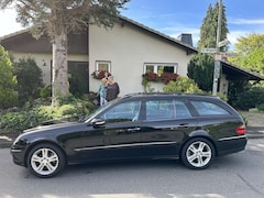 Bild des Angebotes Mercedes-Benz E 230 MERCEDES E 230 T KOMBI AVANTGARDE