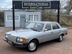 Bild des Angebotes Mercedes-Benz 240 D W123 / H-Zulassung / TÜV 01.28 / Schiebedach