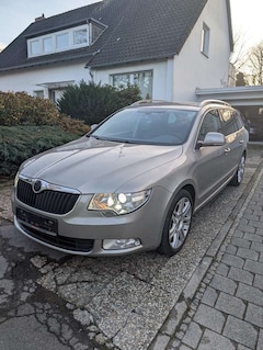 Bild des Angebotes Skoda Superb Combi DSG Elegance / Xenon / Pano