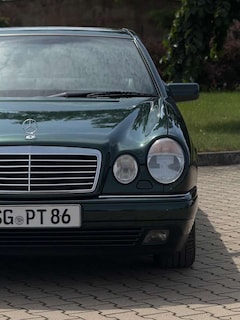 Bild des Angebotes Mercedes-Benz E 280 Avantgarde – Amazonitgrün – Seltenes Liebhaberstüc