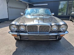 Bild des Angebotes Jaguar XJ12 Daimler Double Six Vanden Plas |LHD| Bj. 1976 | Einzelsitze & Connolly-Leder | Guter Zustand