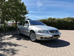 Opel Omega Omega Caravan 2.2 Design Edition