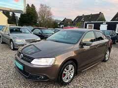 Bild des Angebotes VW Jetta VI Highline*TÜV NEU*1 HAND*NAVI*PDC*TOP*