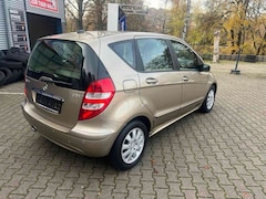 Bild des Angebotes Mercedes-Benz A 180 2 Hand