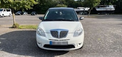 Bild des Angebotes Lancia Ypsilon Y 1.4 16v Automatik Sport Momo Design