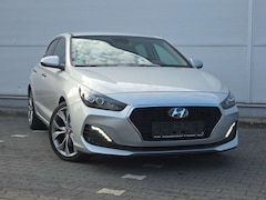 Bild des Angebotes Hyundai i30 Fastback Premium (Automatik/Kamera)