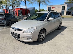 Bild des Angebotes Hyundai i30 cw 1.6 CRDi Classic Klimaauto Radio Isofix