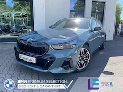 Bild des Angebotes BMW 550 e xDrive M Sport Pro || AHK Pano Autobahnass