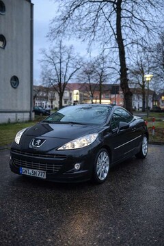 Bild des Angebotes Peugeot 207 CC 120 VTi Black&White Edition