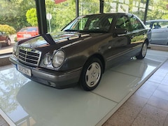 Bild des Angebotes Mercedes-Benz E 230 Classic, Klima, PDC V+H, SHZ, AHK abnehmbar, LM