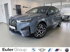 Bild des Angebotes BMW iX M60 HUD Luftfederung Niveau AHK-klappbar AHK Panor