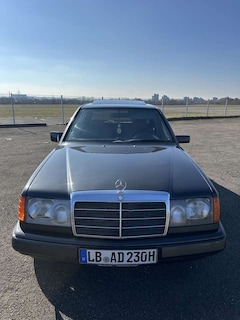 Bild des Angebotes Mercedes-Benz E 230 Schiebedach,H Kenzeichen,Automatik,Gepflegt,Tüv