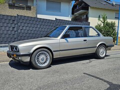 Bild des Angebotes BMW 320 320 i