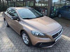 Bild des Angebotes Volvo V40 Cross Country 1.6 D2 Kinetic *nur 112 TKM*2.Hand*HU neu*AHK*SHZ*