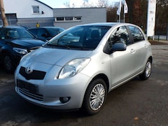 Bild des Angebotes Toyota Yaris 1.0 Sol 4-Türig Klima Radio Servo