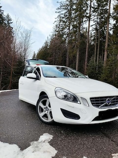 Bild des Angebotes Volvo V60 D4 Momentum