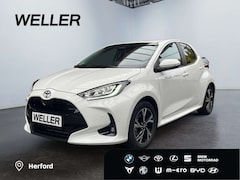 Bild des Angebotes Toyota Yaris Hybrid Teamplayer*Safety*Comfort*Winterräder*