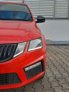 Bild des Angebotes Skoda Octavia Combi VRS DSG/LED/KAM/DAB/19"