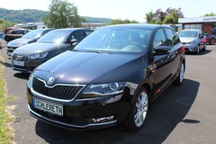 Bild des Angebotes Skoda Rapid/Spaceback "Clever", 1. Hand, HU+AU NEU, Sommerreifen NEU, AHK, Aluräder 17 Zoll, Rückfahrkamera, Panorama-Glasdach, DAB-Radio