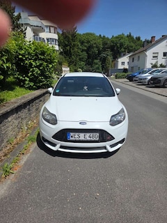 Ford Focus 2.0 EcoBoost ST mit Leder-Sport-Paket