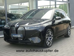 Bild des Angebotes BMW iX xDrive50 Sportpak.°22-PANO°Mass.*Aktivlenk.