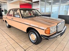 Bild des Angebotes Mercedes-Benz 300 D*OLDTIMER+AUTOMATIK+SERVO* ORIG.132TKM