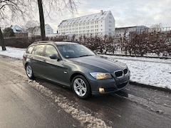 Bild des Angebotes BMW 318 Baureihe 3 KLIMAAUTOMATIK ALU TÜV 11/2026