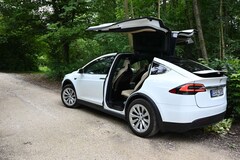 Bild des Angebotes Tesla Model X Model X 90D Allradantrieb, FreeSupercharger SC01, lebenslanges kostenloses Laden weltweit