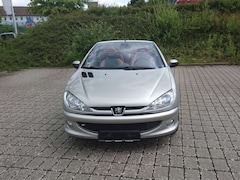 Bild des Angebotes Peugeot 206 Cabriolet Roland Garros mit Automatikgetriebe