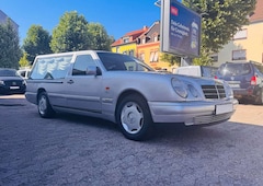 Bild des Angebotes Mercedes-Benz 200 E W124 1.Hand Bestattungswagen Leichenwagen