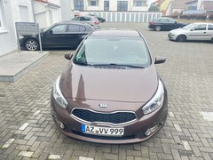Bild des Angebotes Kia Ceed / cee'd 1.6 CRDi 128 Dream-Team Edition